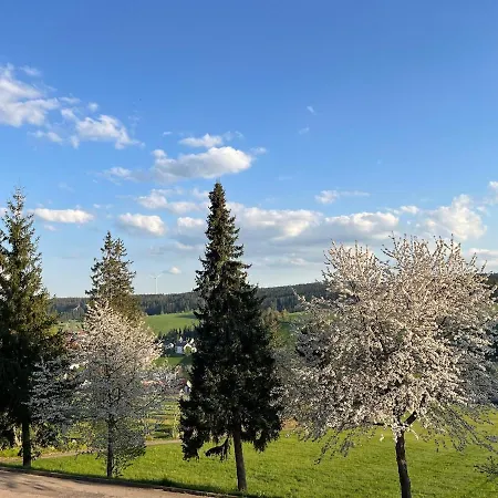 Kennys Bergblick Pool Sauna Tennis 아파트